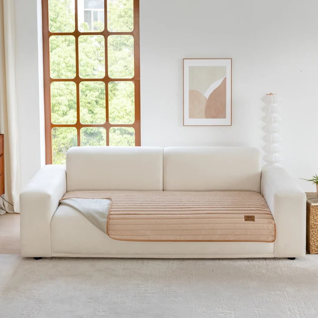 Puszysta narzutka na sofę antypoślizgowa – futerko typu faux rabbit | ciepły pokrowiec na kanapę