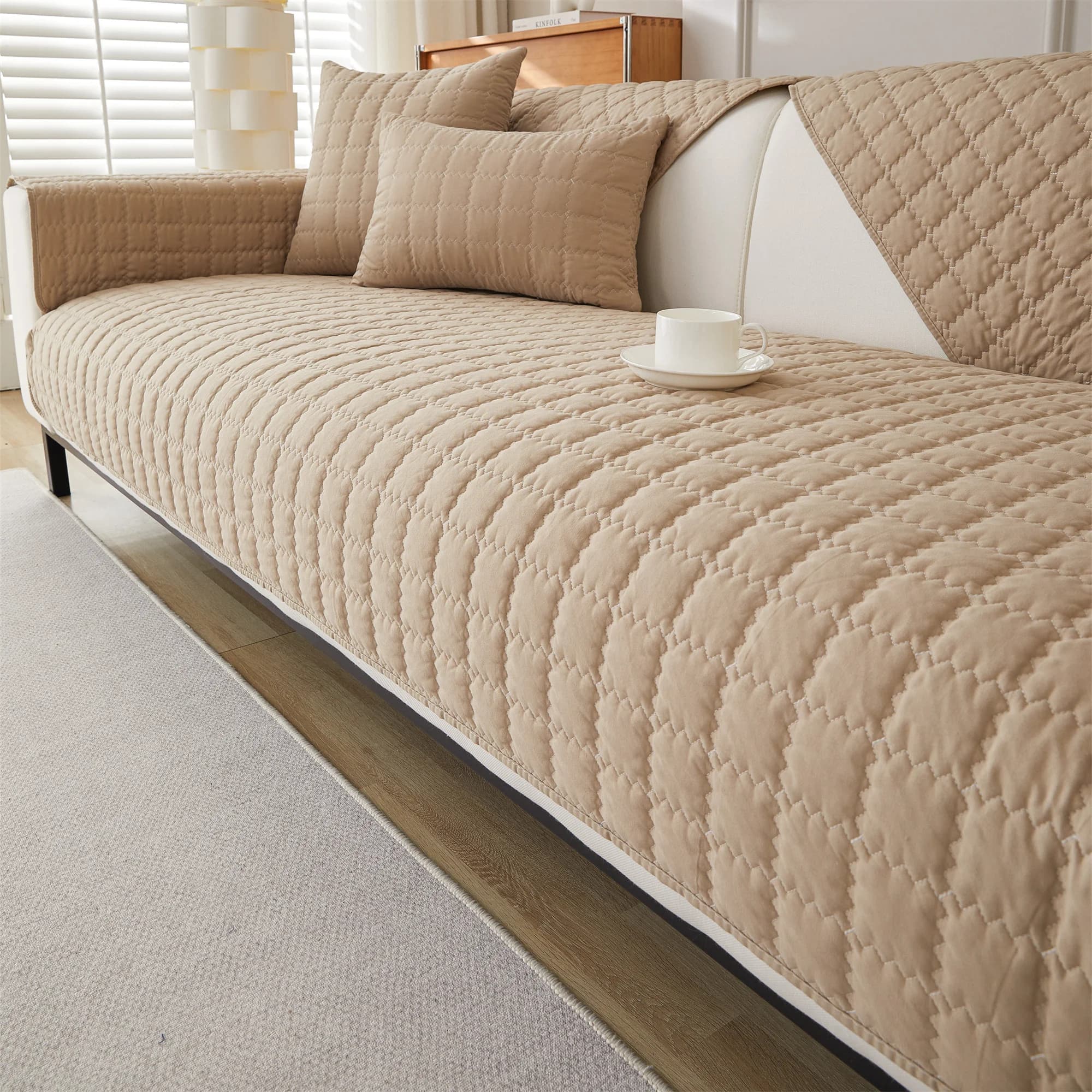 Pikowana narzutka na sofę antypoślizgowa – ochronny pokrowiec na kanapę | różne rozmiary